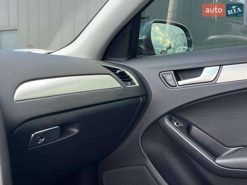 Седан Audi A4 2015 в Львове