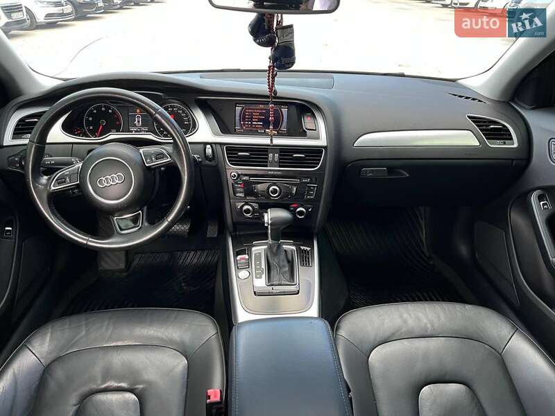 Седан Audi A4 2015 в Львове
