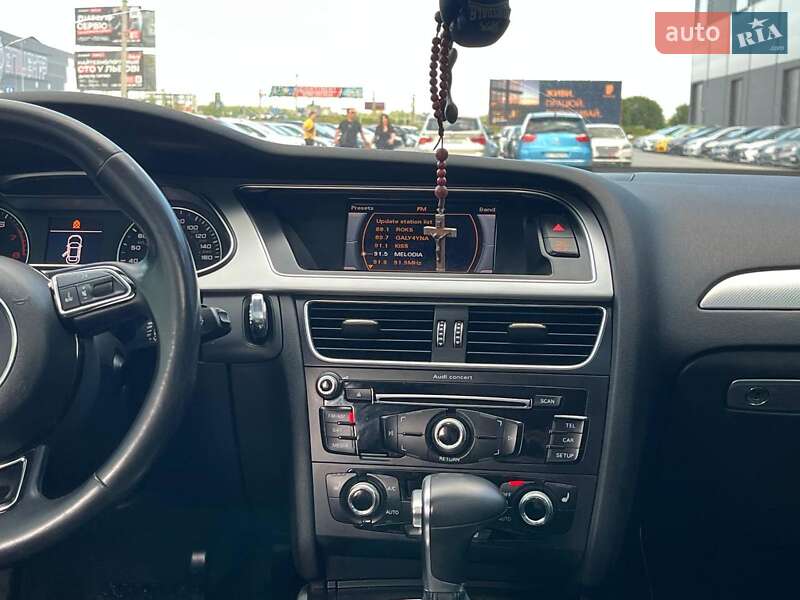Седан Audi A4 2015 в Львове