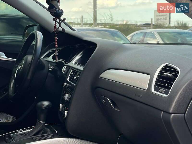 Седан Audi A4 2015 в Львове