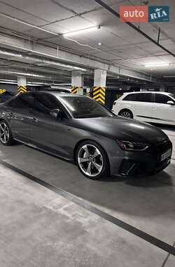Седан Audi A4 2020 в 