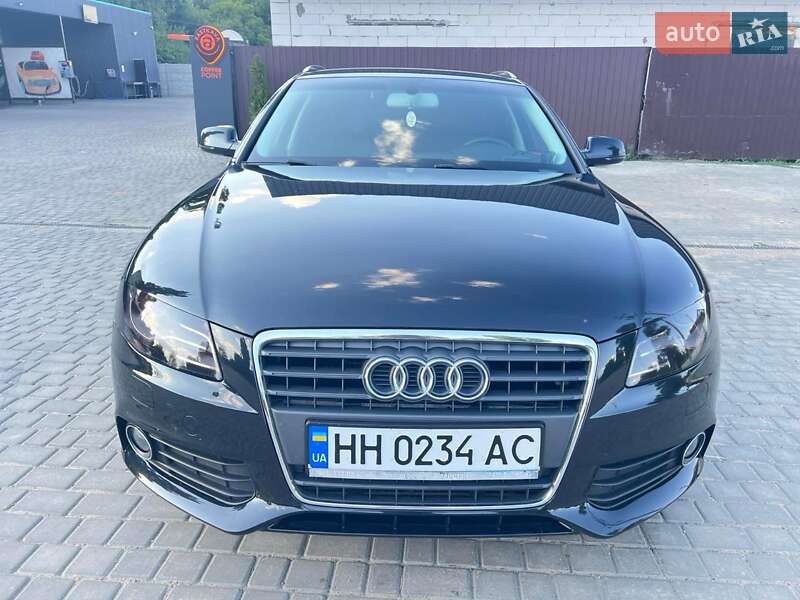 Универсал Audi A4 2011 в Раздельной