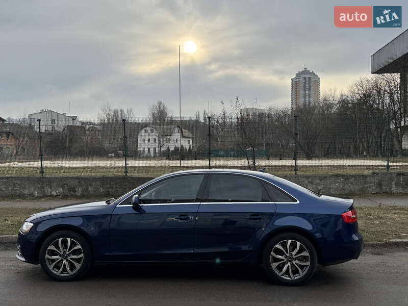 Седан Audi A4 2012 в Киеве