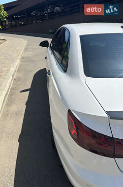 Седан Audi A4 2021 в 