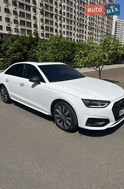 Седан Audi A4 2021 в 