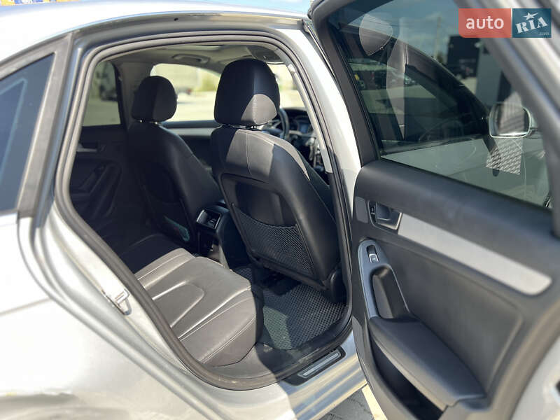 Седан Audi A4 2013 в Львові
