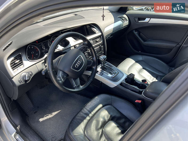 Седан Audi A4 2013 в Львові