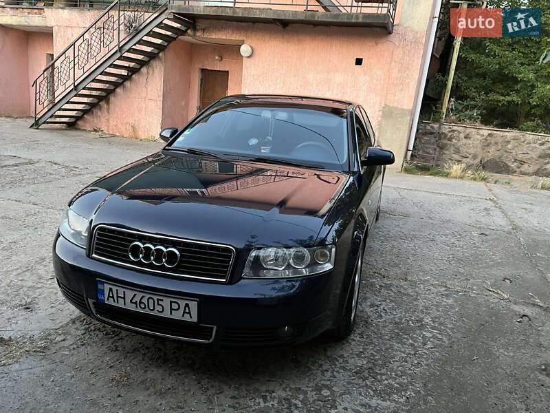 Седан Audi A4 2004 в 