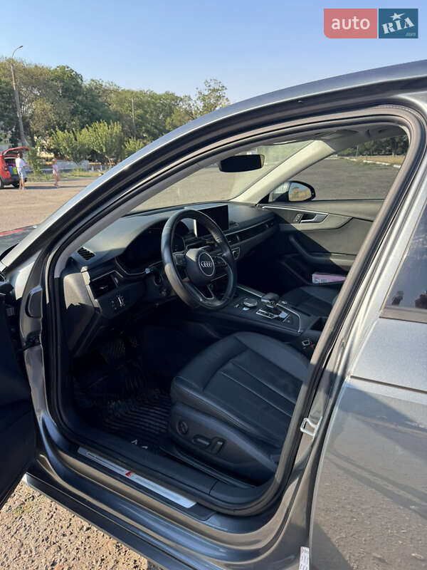 Седан Audi A4 2017 в Одессе
