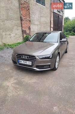 Седан Audi A4 2014 в 