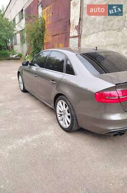 Седан Audi A4 2014 в 
