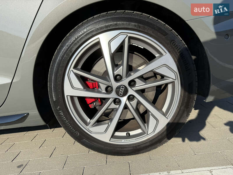 Седан Audi A4 2023 в Киеве