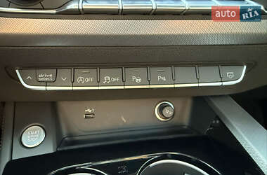 Седан Audi A4 2023 в 