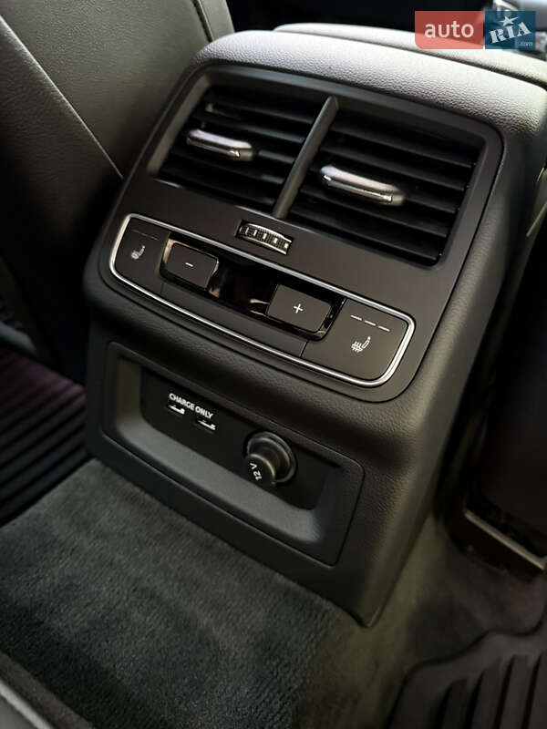 Седан Audi A4 2023 в Киеве