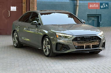 Седан Audi A4 2023 в 