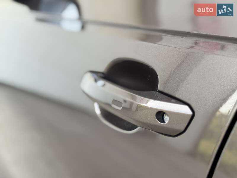 Седан Audi A4 2016 в Сарнах