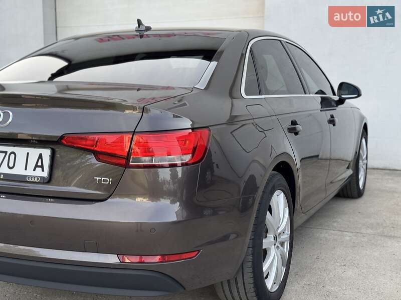 Седан Audi A4 2016 в Сарнах