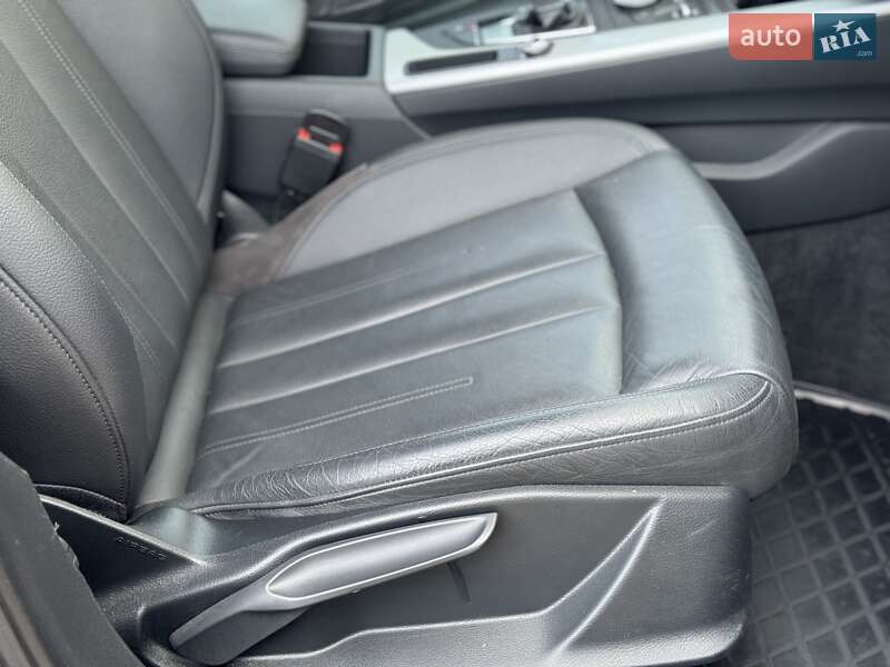 Седан Audi A4 2016 в Сарнах