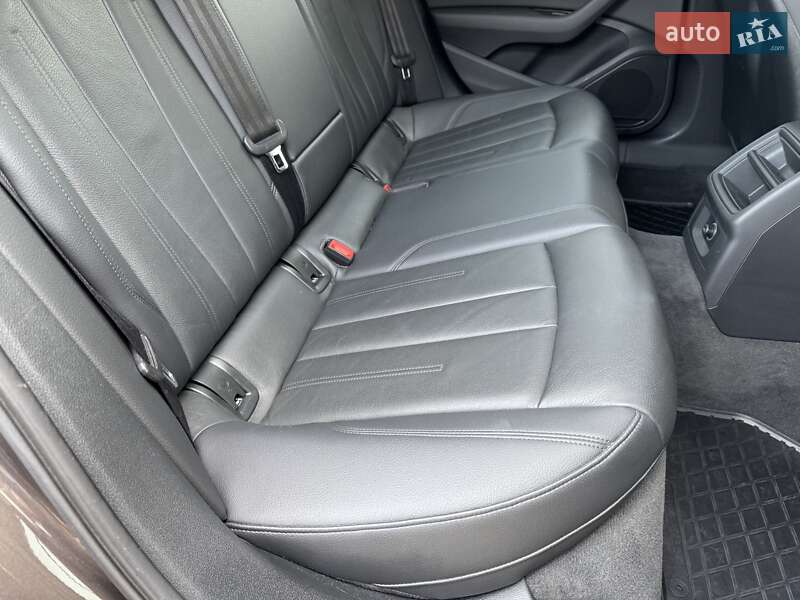 Седан Audi A4 2016 в Сарнах