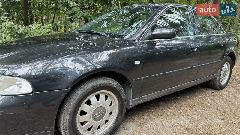 Седан Audi A4 2000 в Киеве