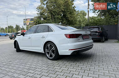 Седан Audi A4 2018 в 