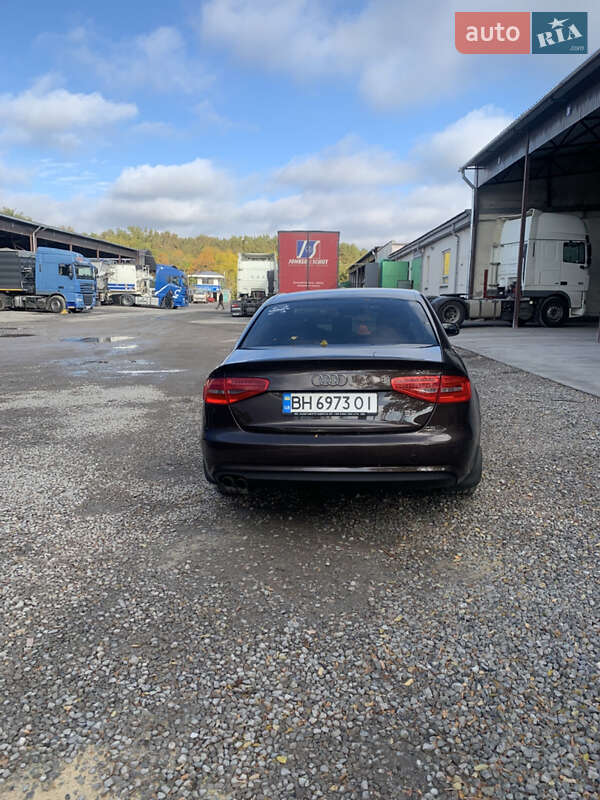 Седан Audi A4 2013 в Кривом Роге