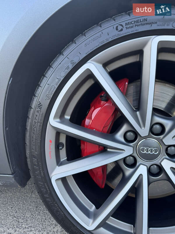 Седан Audi A4 2017 в Киеве