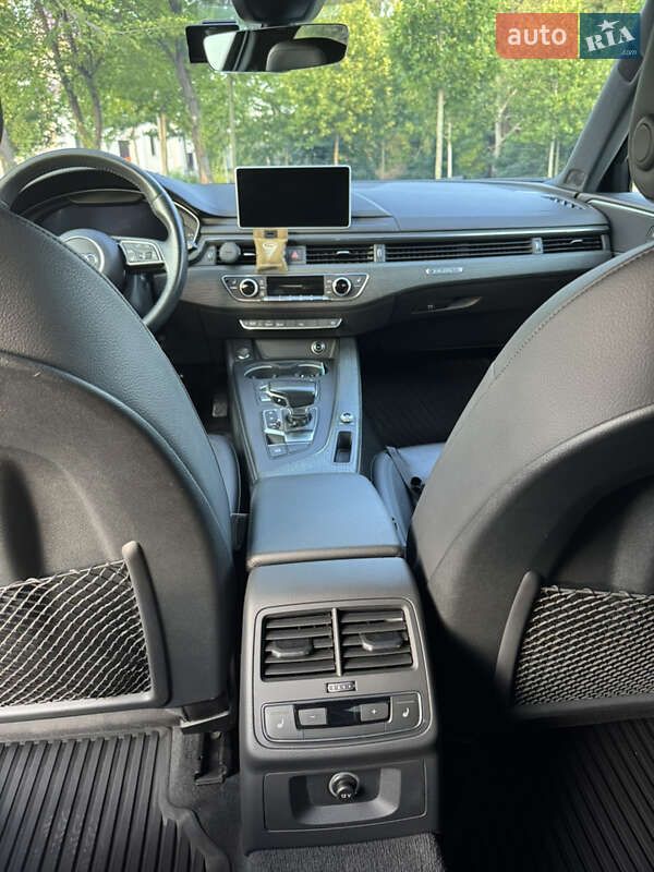 Седан Audi A4 2017 в Киеве