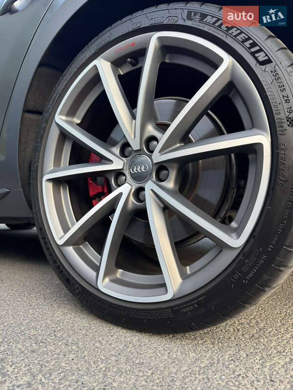 Седан Audi A4 2017 в Киеве