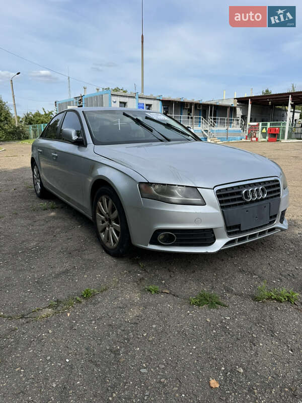 Седан Audi A4 2011 в Луцке