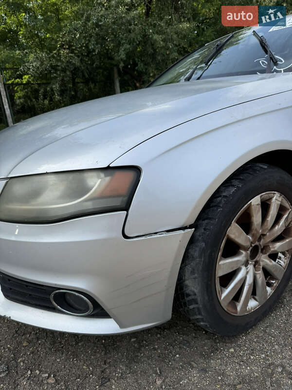 Седан Audi A4 2011 в Луцке