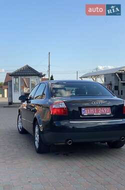 Седан Audi A4 2001 в 