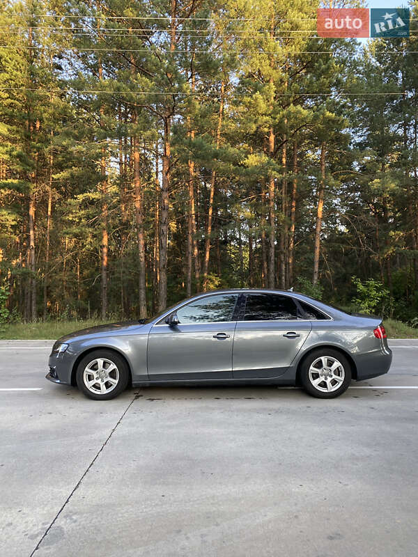 Седан Audi A4 2011 в Славуте