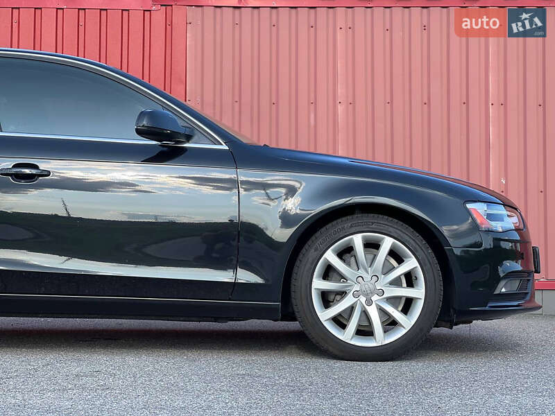 Седан Audi A4 2012 в Киеве