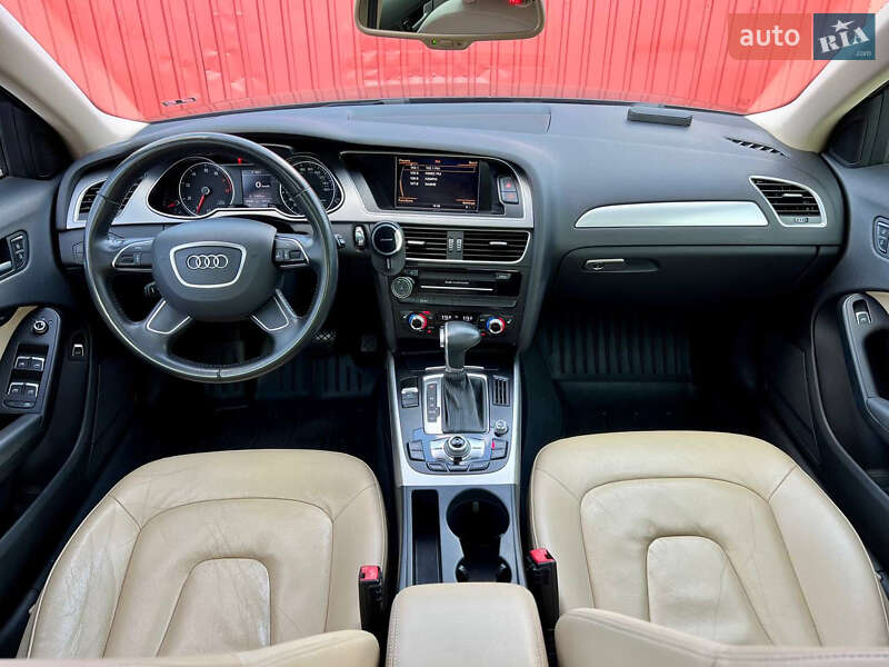 Седан Audi A4 2012 в Киеве