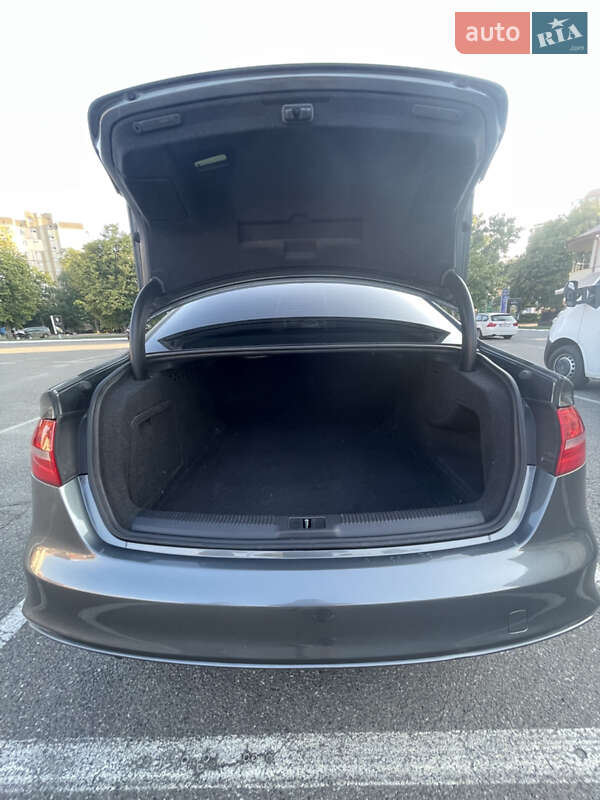 Седан Audi A4 2013 в Броварах