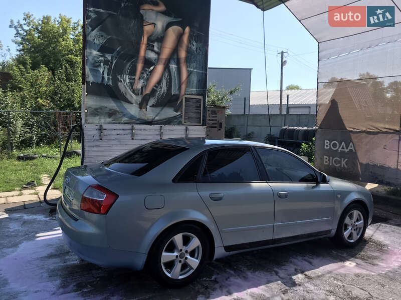 Седан Audi A4 2002 в Гайсине
