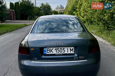 Седан Audi A4 2001 в 