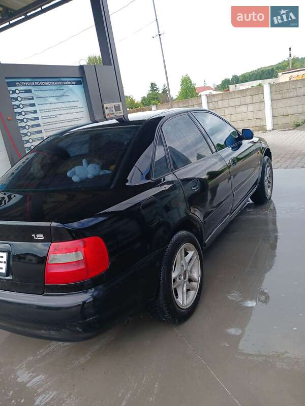 Седан Audi A4 1997 в Мукачево