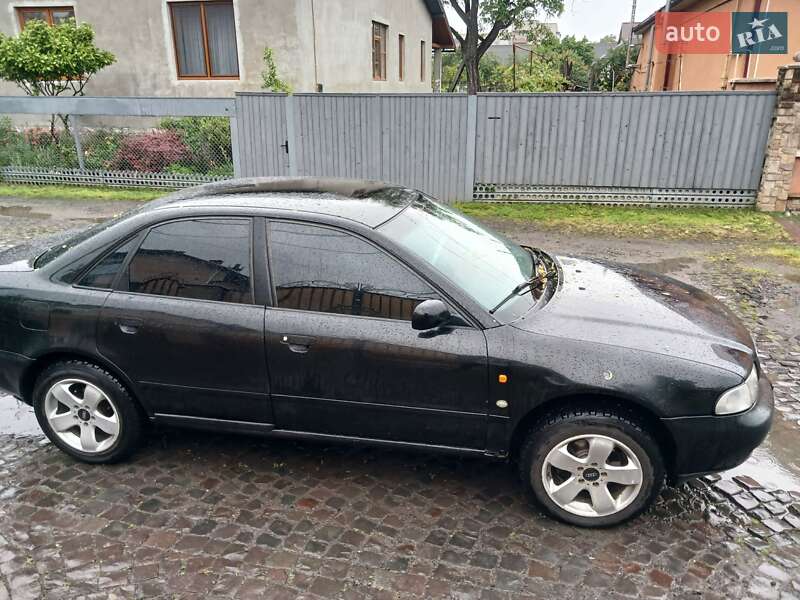 Седан Audi A4 1997 в Мукачево