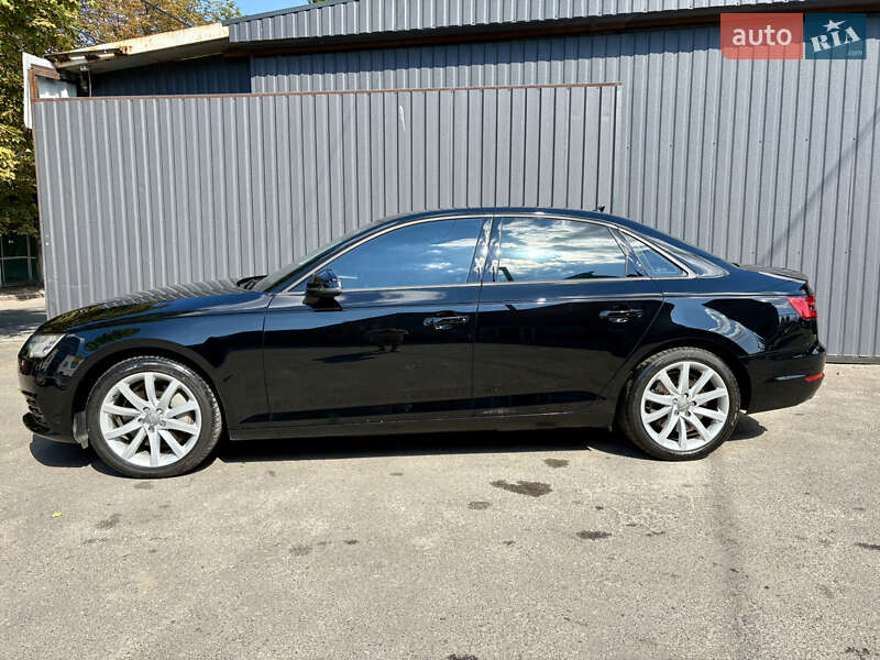 Седан Audi A4 2015 в Киеве
