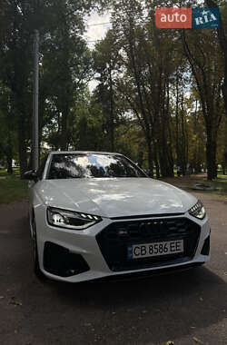 Седан Audi A4 2020 в 