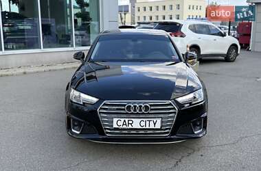 Седан Audi A4 2019 в 