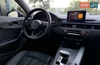 Седан Audi A4 2019 в 