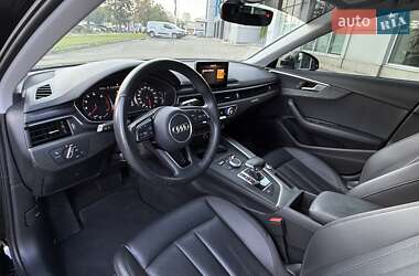 Седан Audi A4 2019 в 