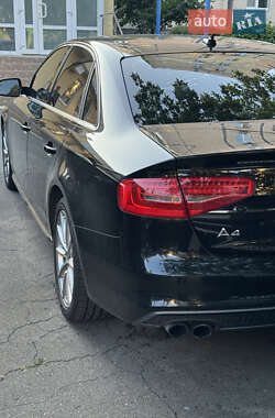 Седан Audi A4 2014 в 