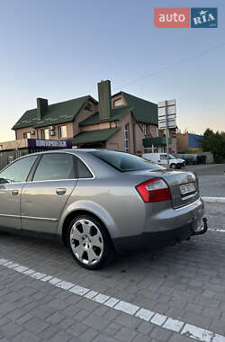 Седан Audi A4 2004 в 