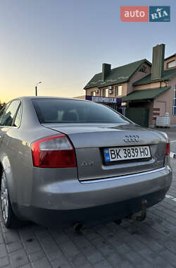 Седан Audi A4 2004 в 