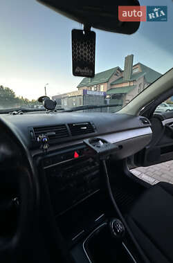 Седан Audi A4 2004 в 