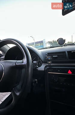 Седан Audi A4 2004 в 